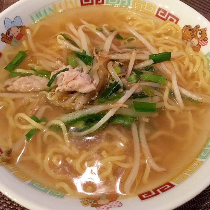 薬膳スープのラーメン